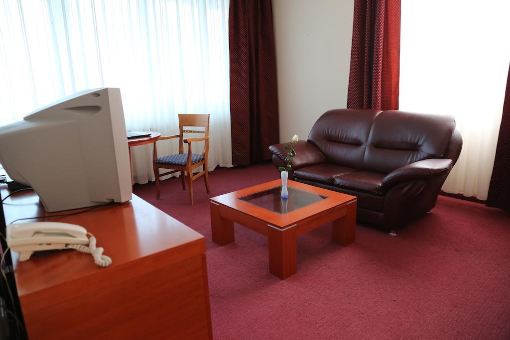Hotel Apollonia Πρίστινα Δωμάτιο φωτογραφία