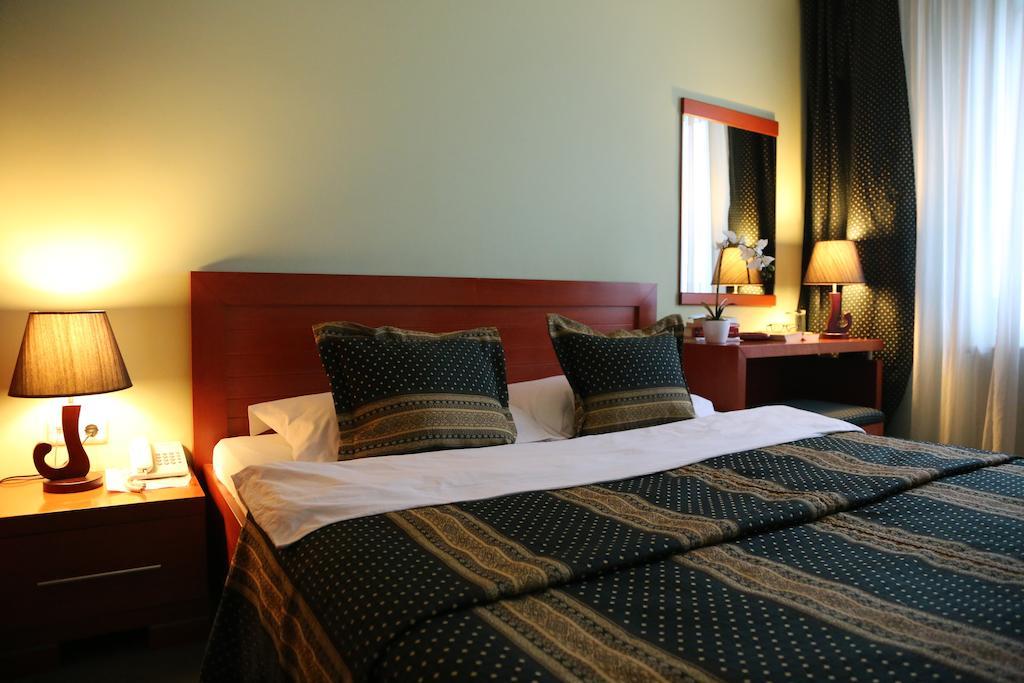 Hotel Apollonia Πρίστινα Δωμάτιο φωτογραφία