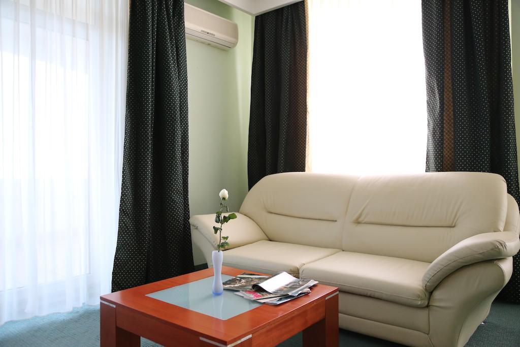 Hotel Apollonia Πρίστινα Εξωτερικό φωτογραφία